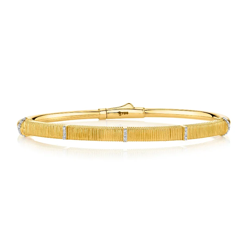 Strie & Diamond Bangle