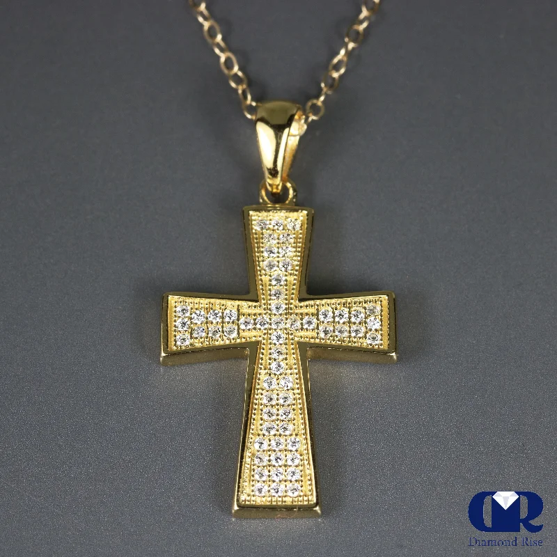 0.30 Carat Round Cut Diamond Cross Pendant Necklace In 14K Yellow Gold