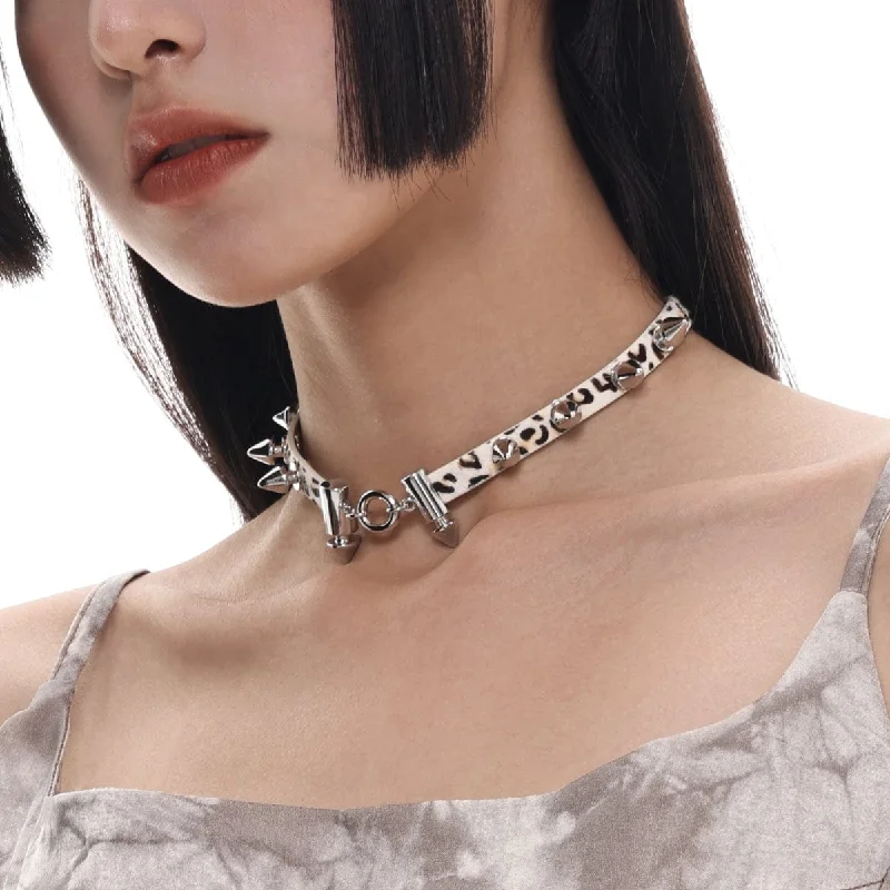 Women's Grunge Rivets Leopard Printed Choker